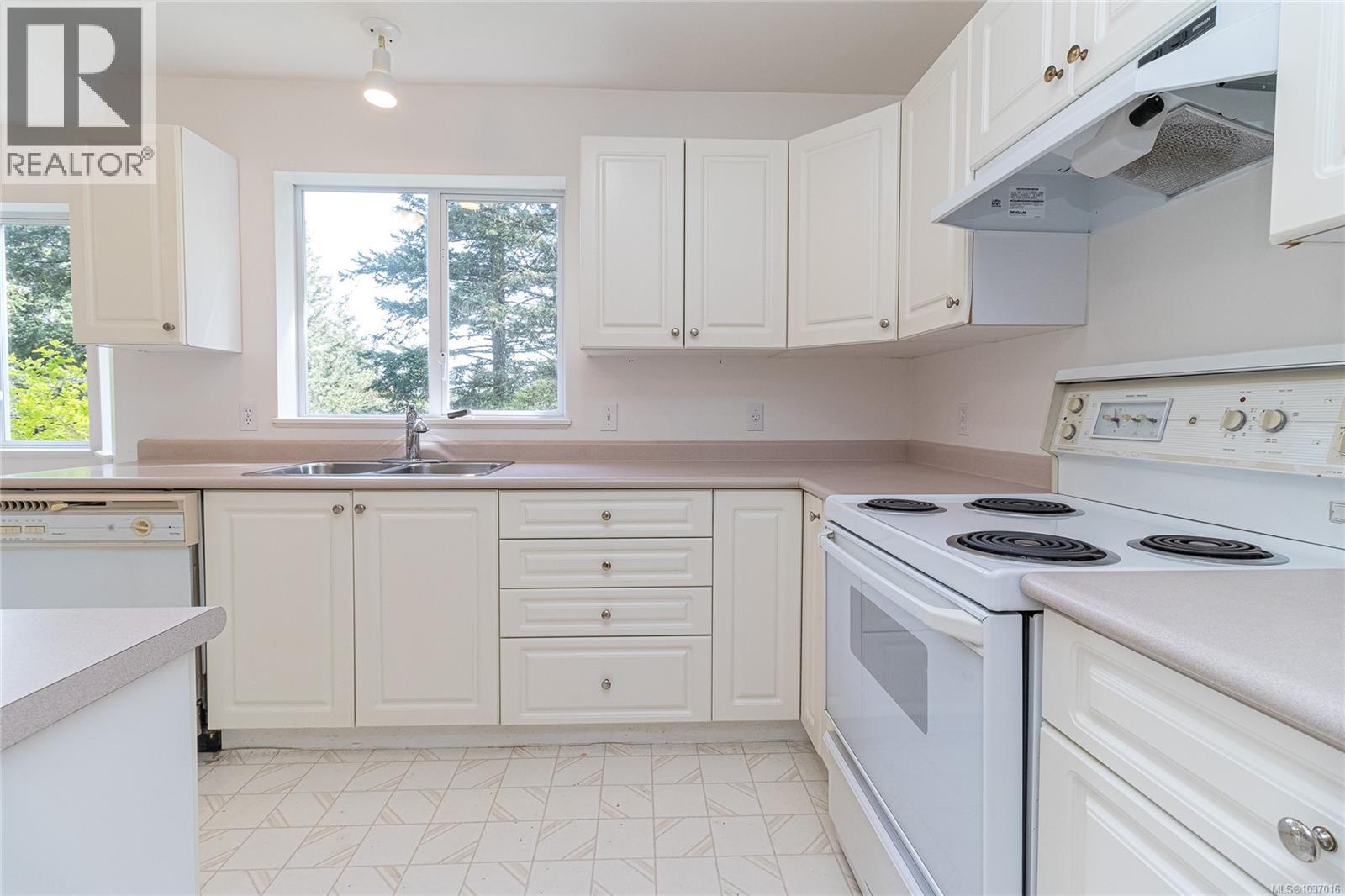 609 Taurus Dr, Metchosin