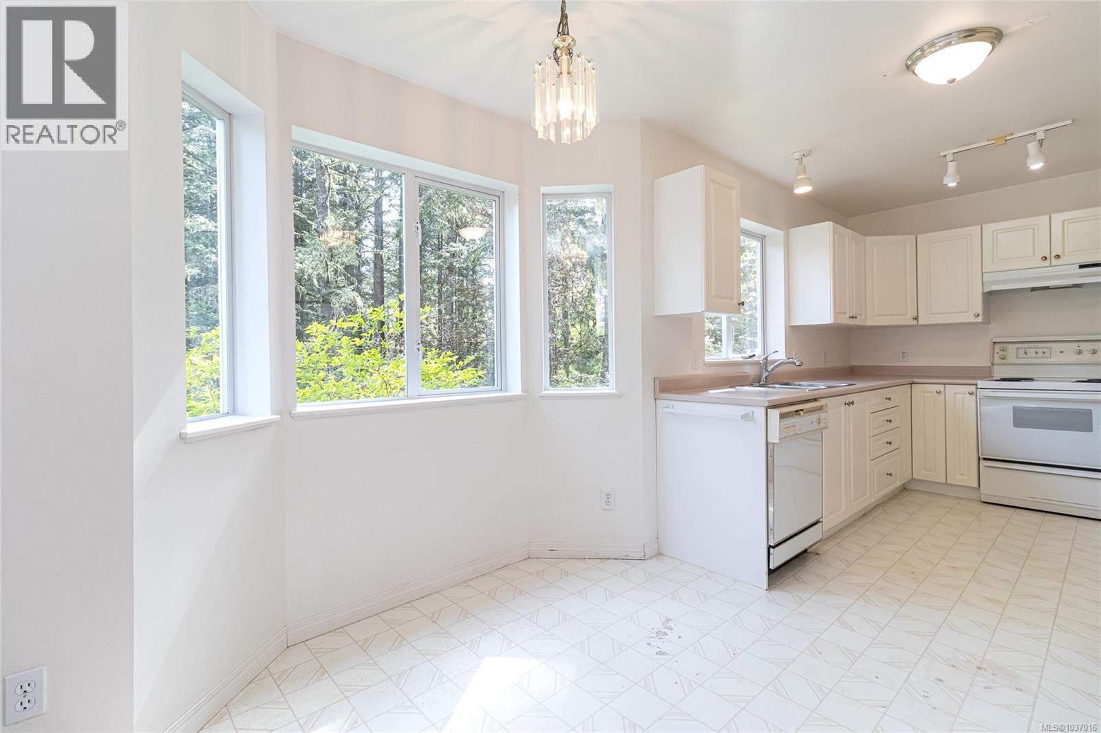 609 Taurus Dr, Metchosin
