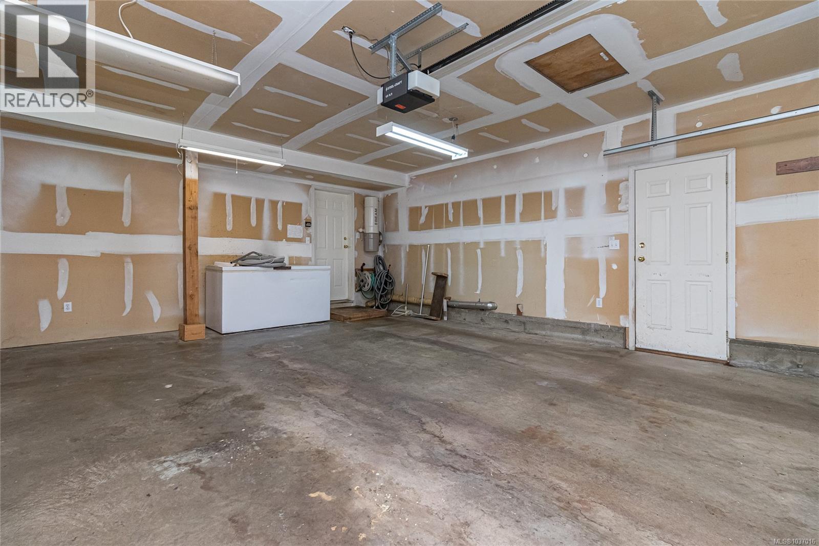 609 Taurus Dr, Metchosin