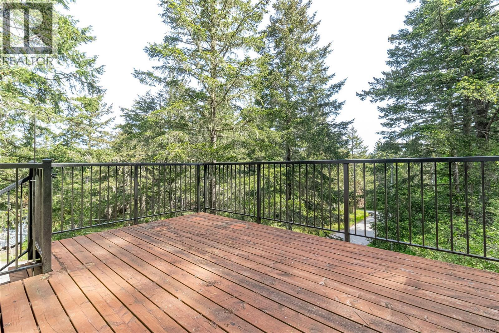 609 Taurus Dr, Metchosin