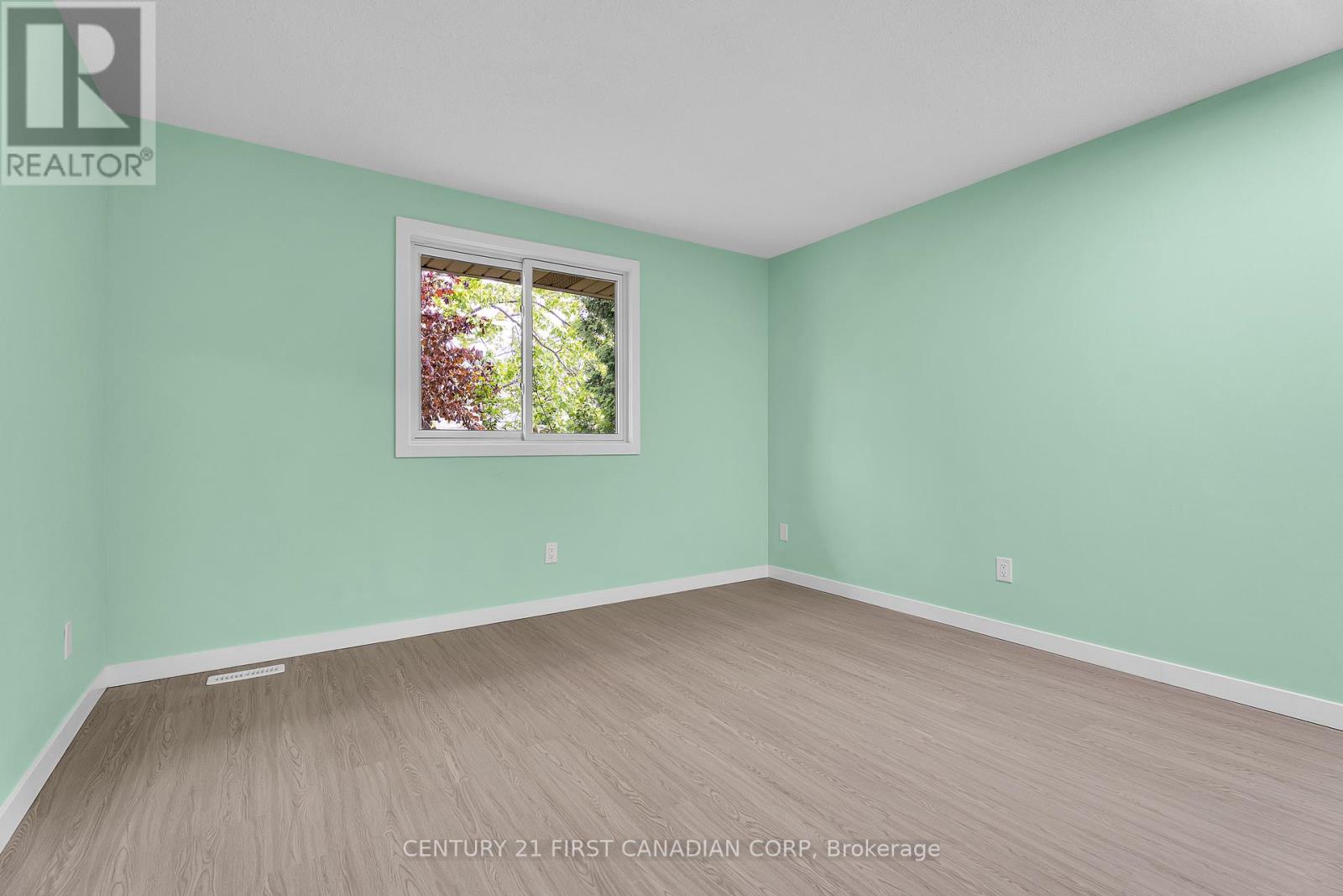 24 BLANCHARD CRESCENT - 21