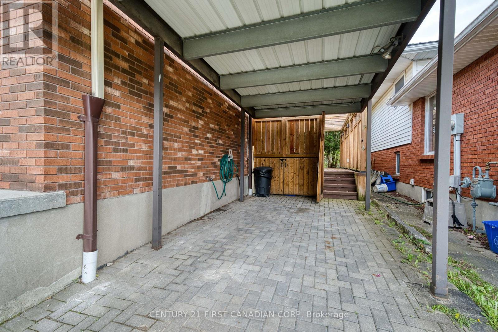 24 BLANCHARD CRESCENT - 29