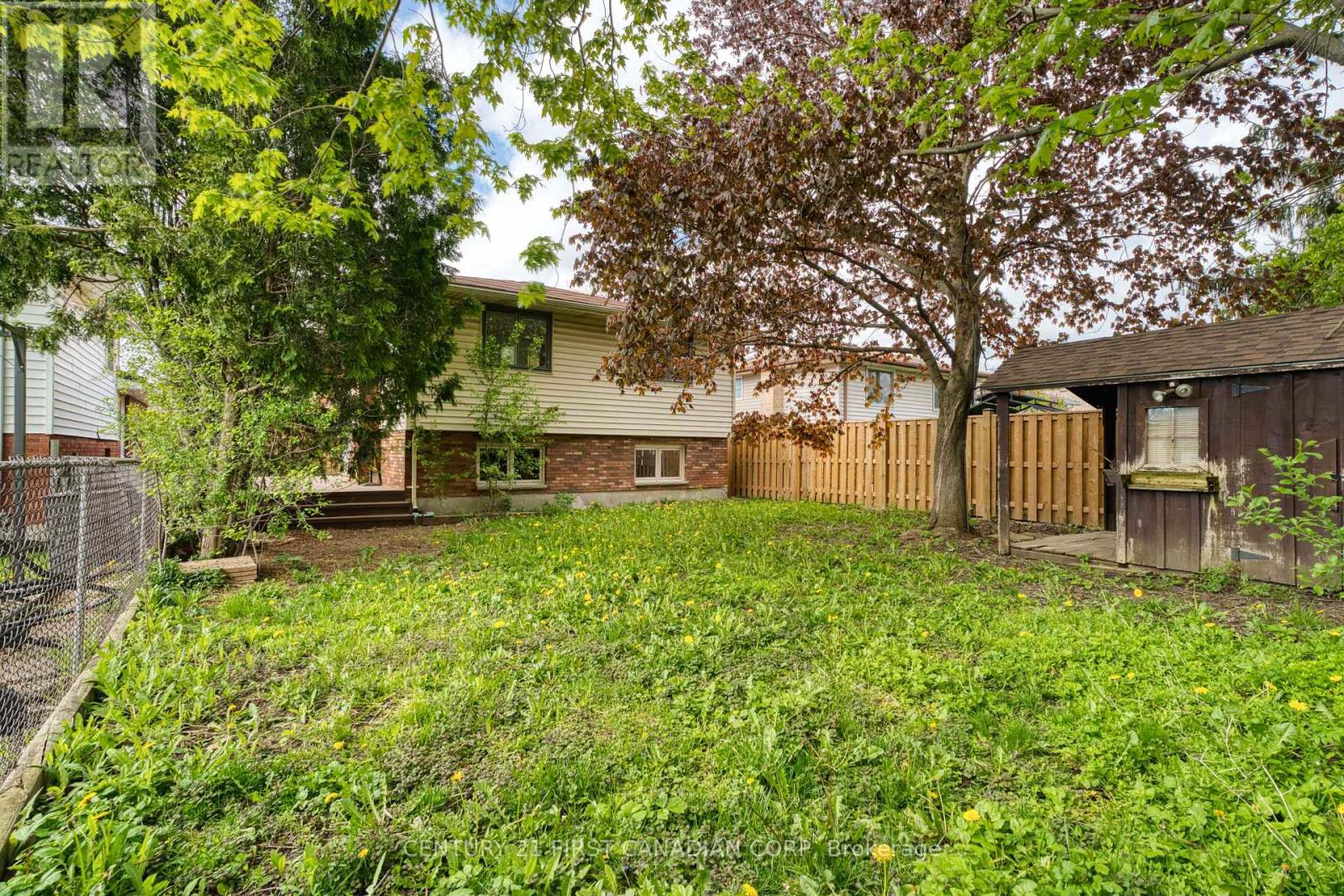 24 BLANCHARD CRESCENT - 34