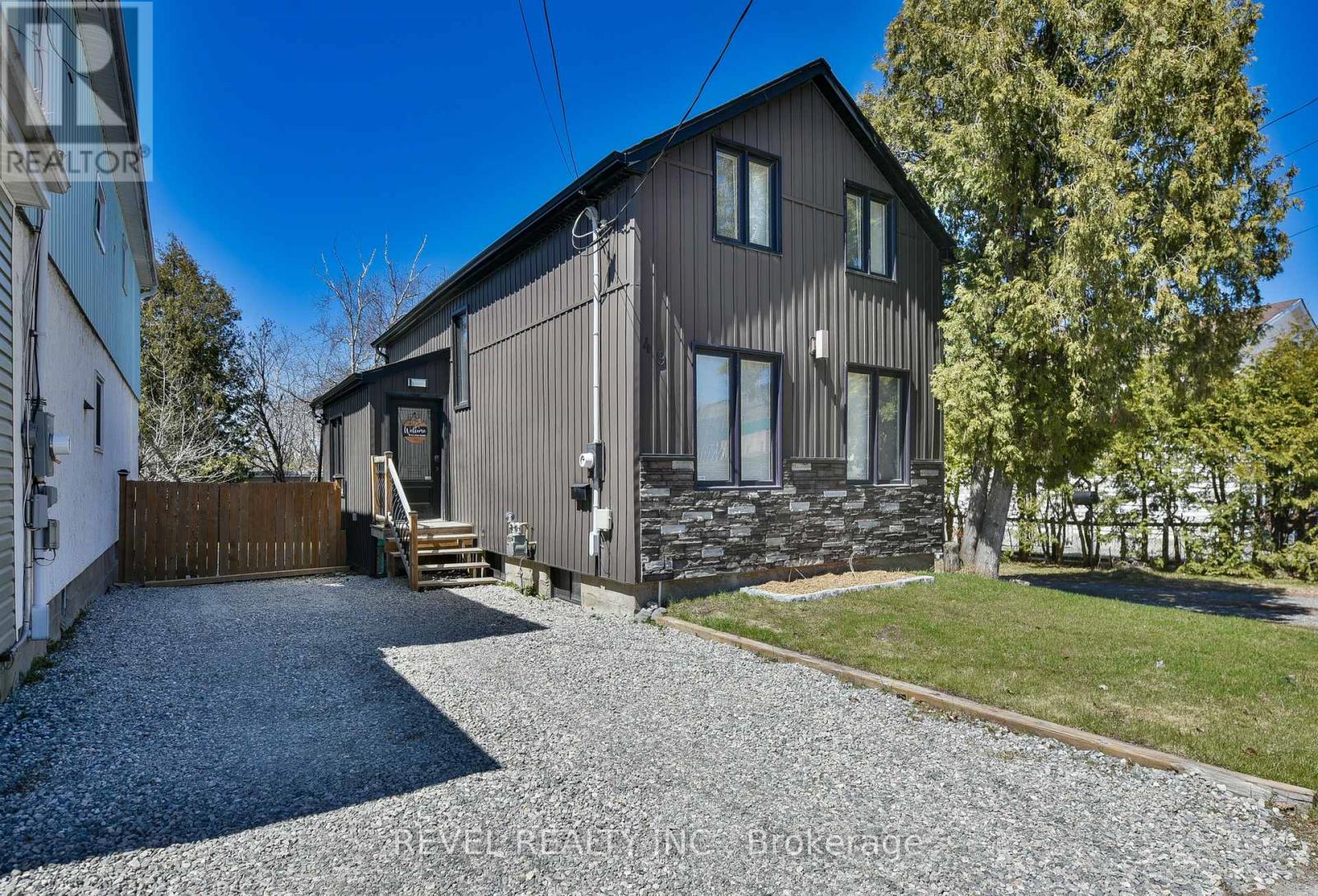 49 REA STREET N - 1