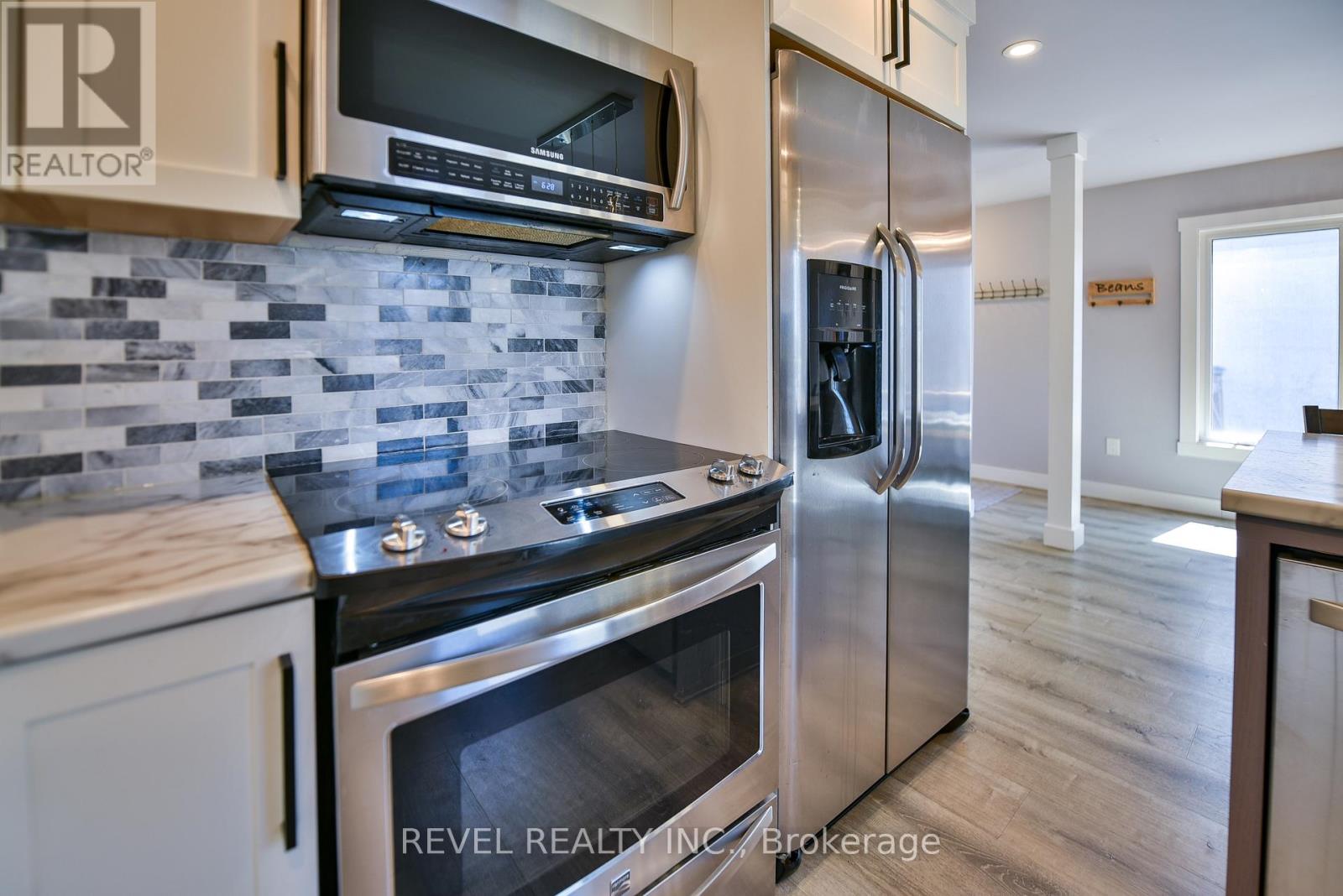 49 REA STREET N - 14