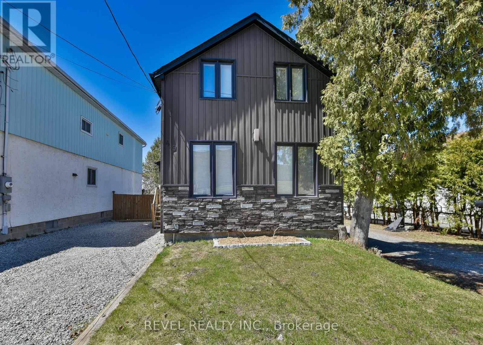 49 REA STREET N - 2