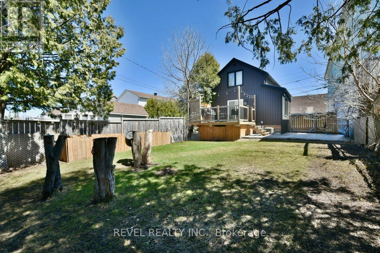 49 REA STREET N - 3