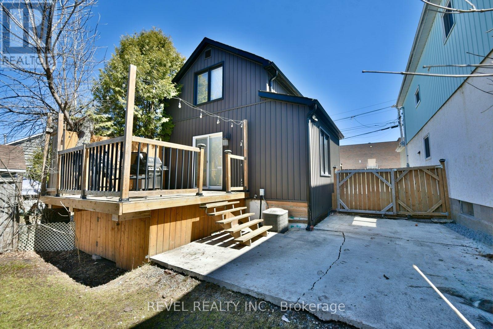 49 REA STREET N - 4