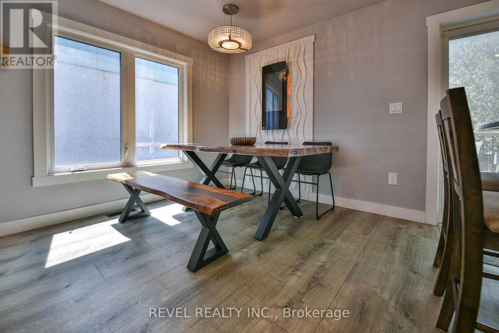 49 REA STREET N - 6