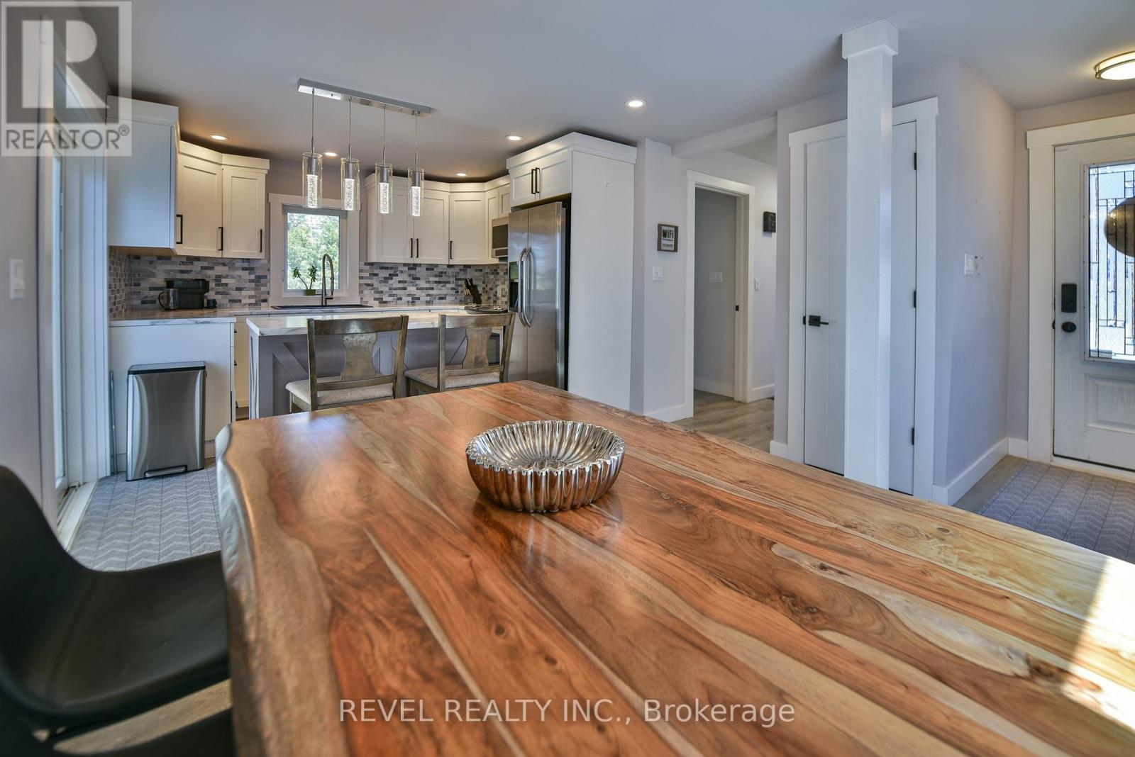49 REA STREET N - 9
