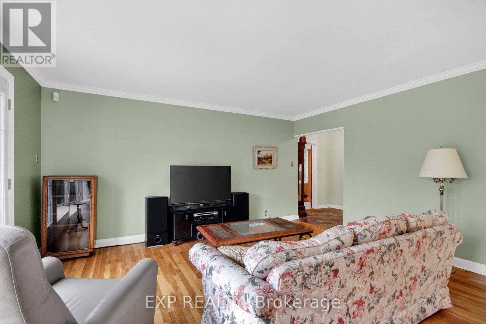632 CHADBURN AVENUE - 4