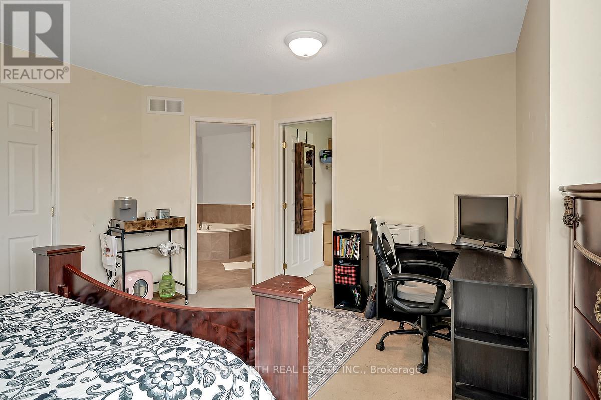 310 JASPER CRESCENT - 15