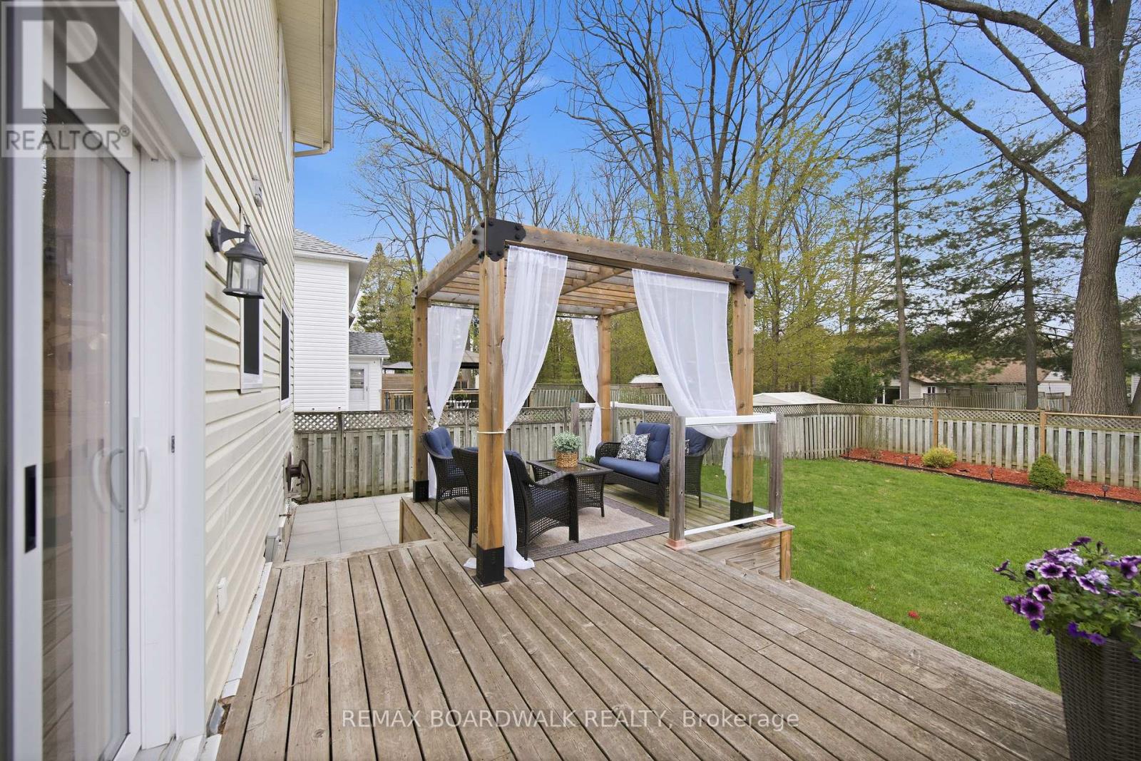 385 BROCK STREET - 13