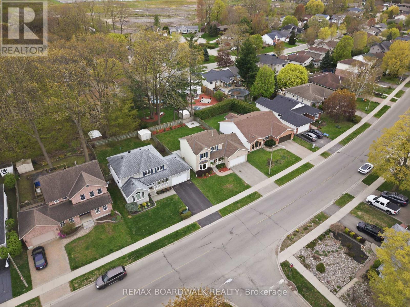 385 BROCK STREET - 16