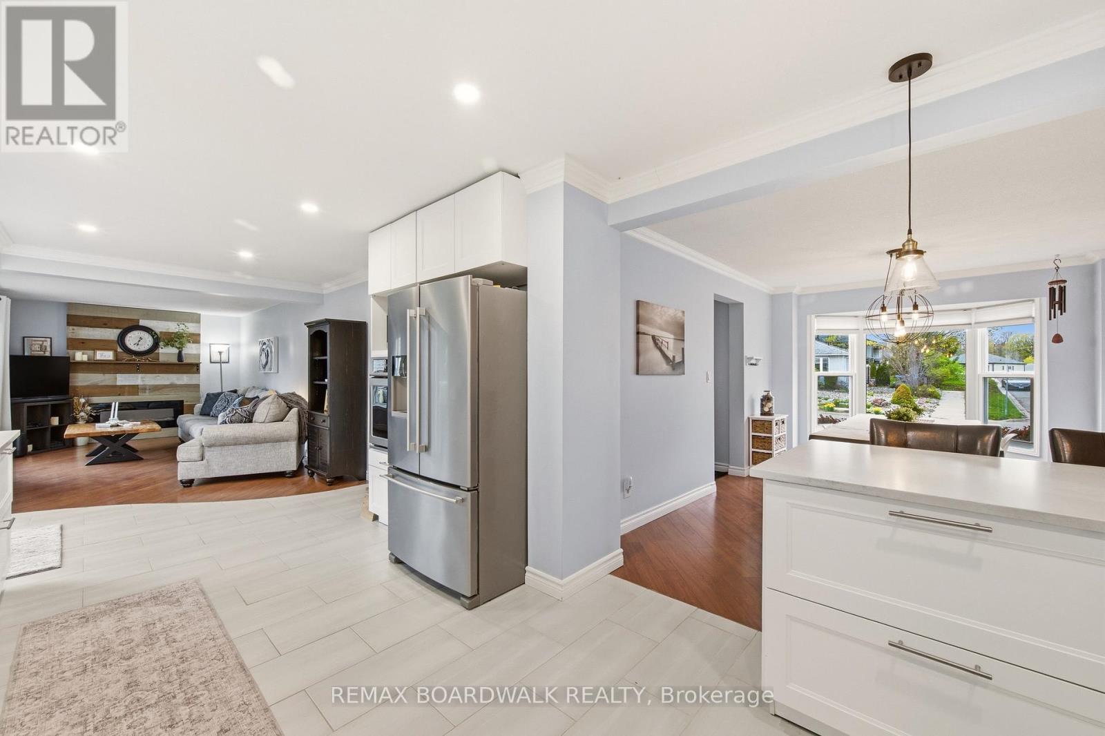385 BROCK STREET - 26