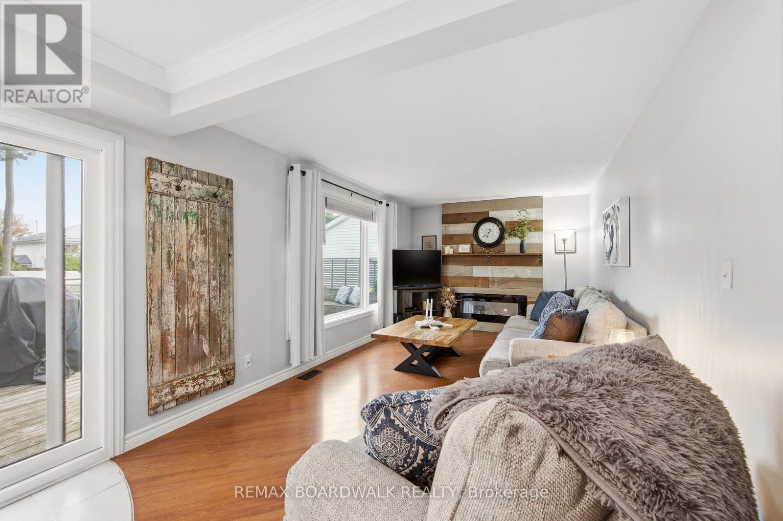 385 BROCK STREET - 30