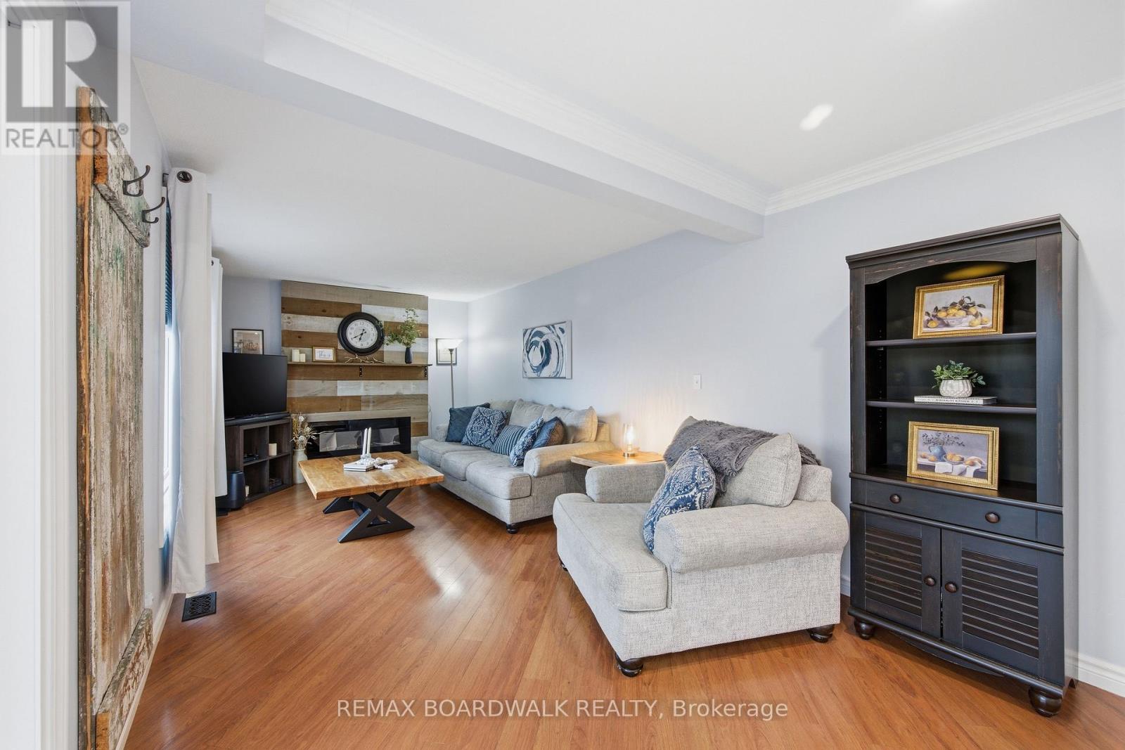 385 BROCK STREET - 31