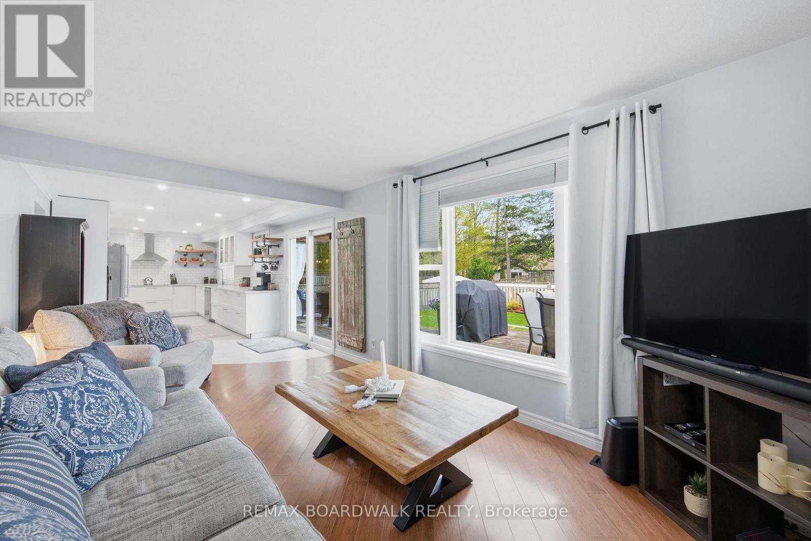 385 BROCK STREET - 32
