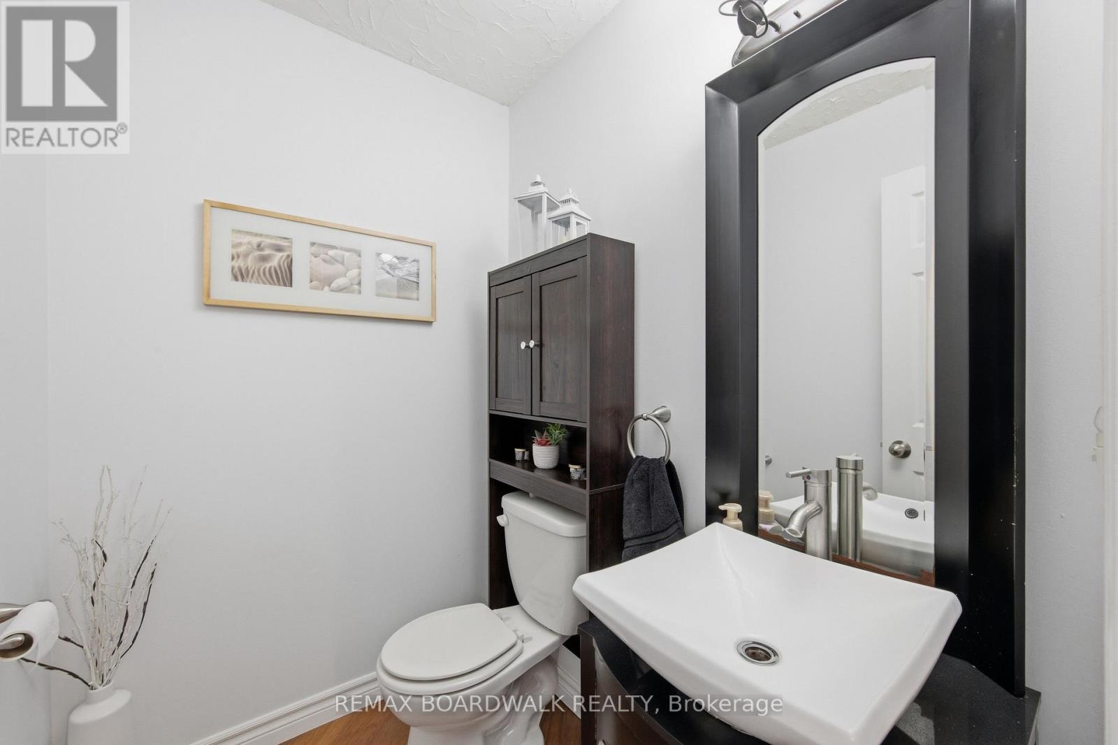 385 BROCK STREET - 33