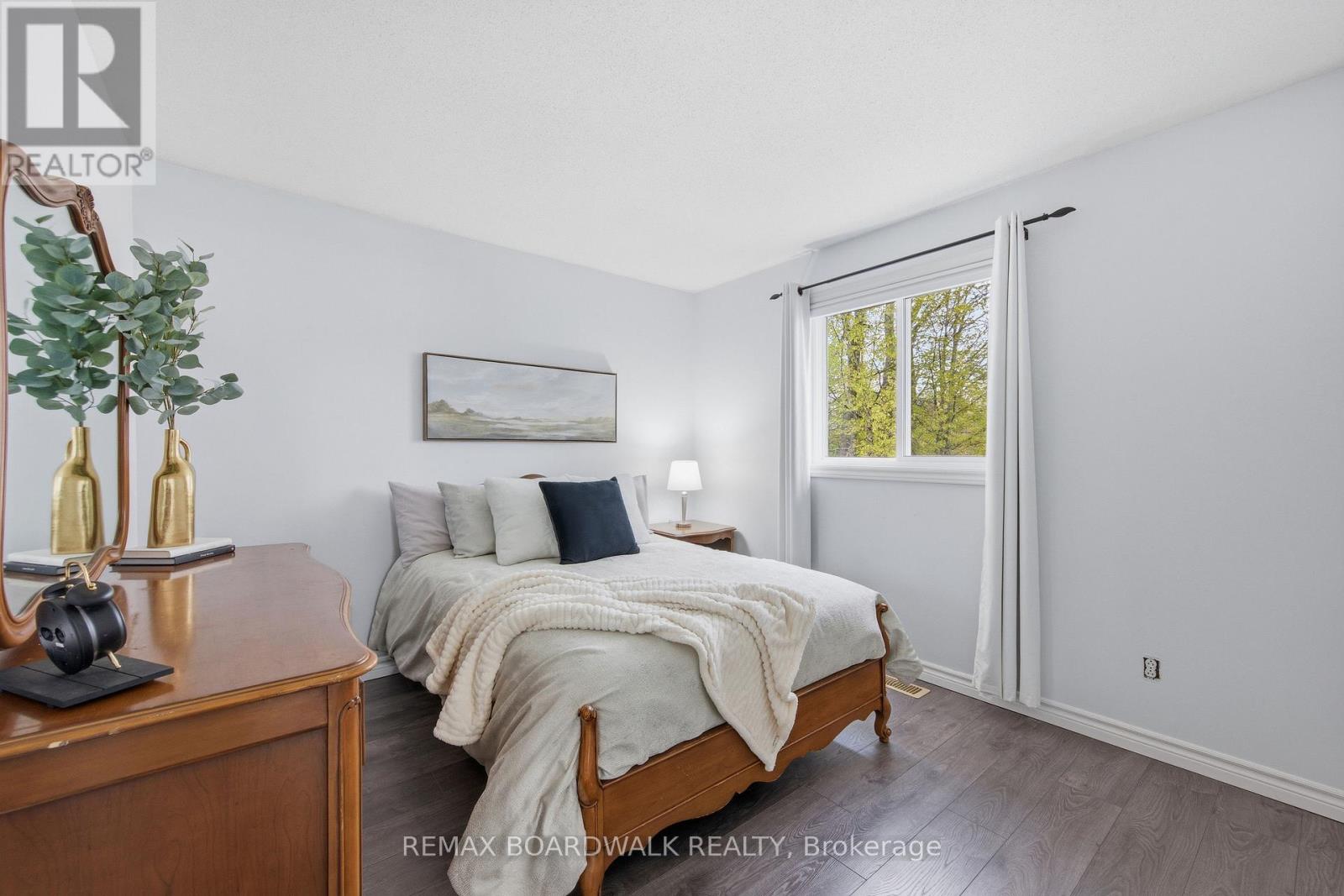385 BROCK STREET - 40