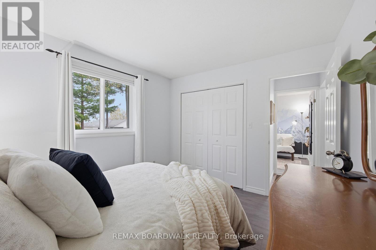 385 BROCK STREET - 41