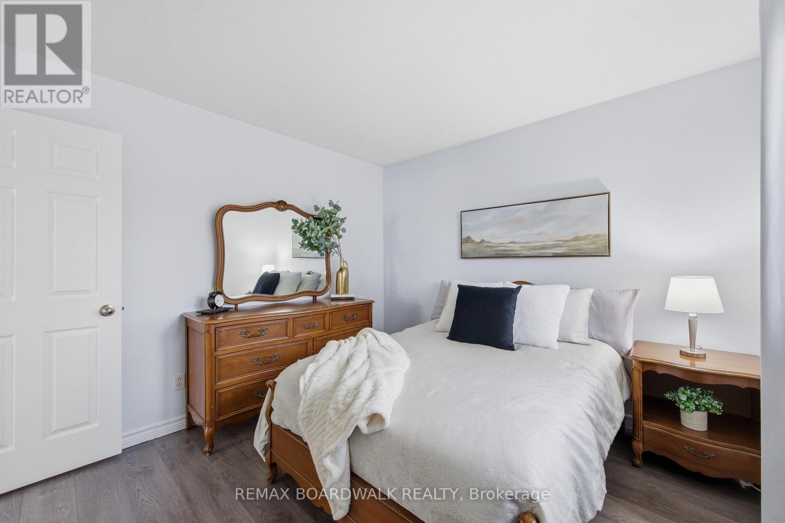 385 BROCK STREET - 42