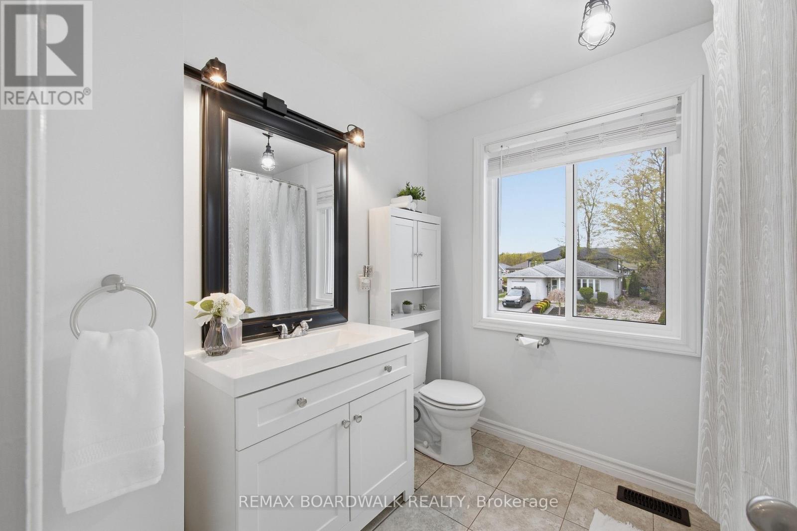 385 BROCK STREET - 43