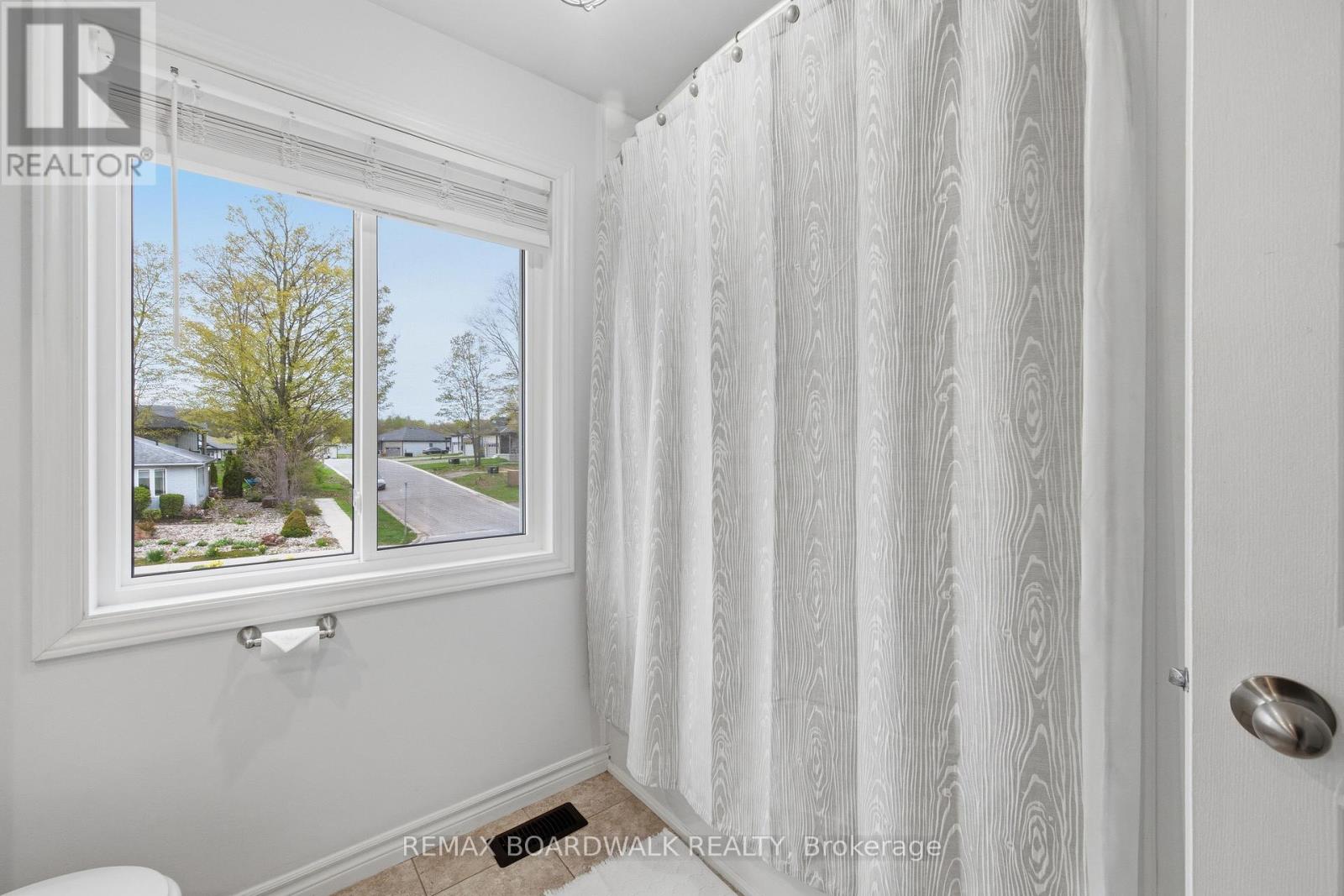 385 BROCK STREET - 44
