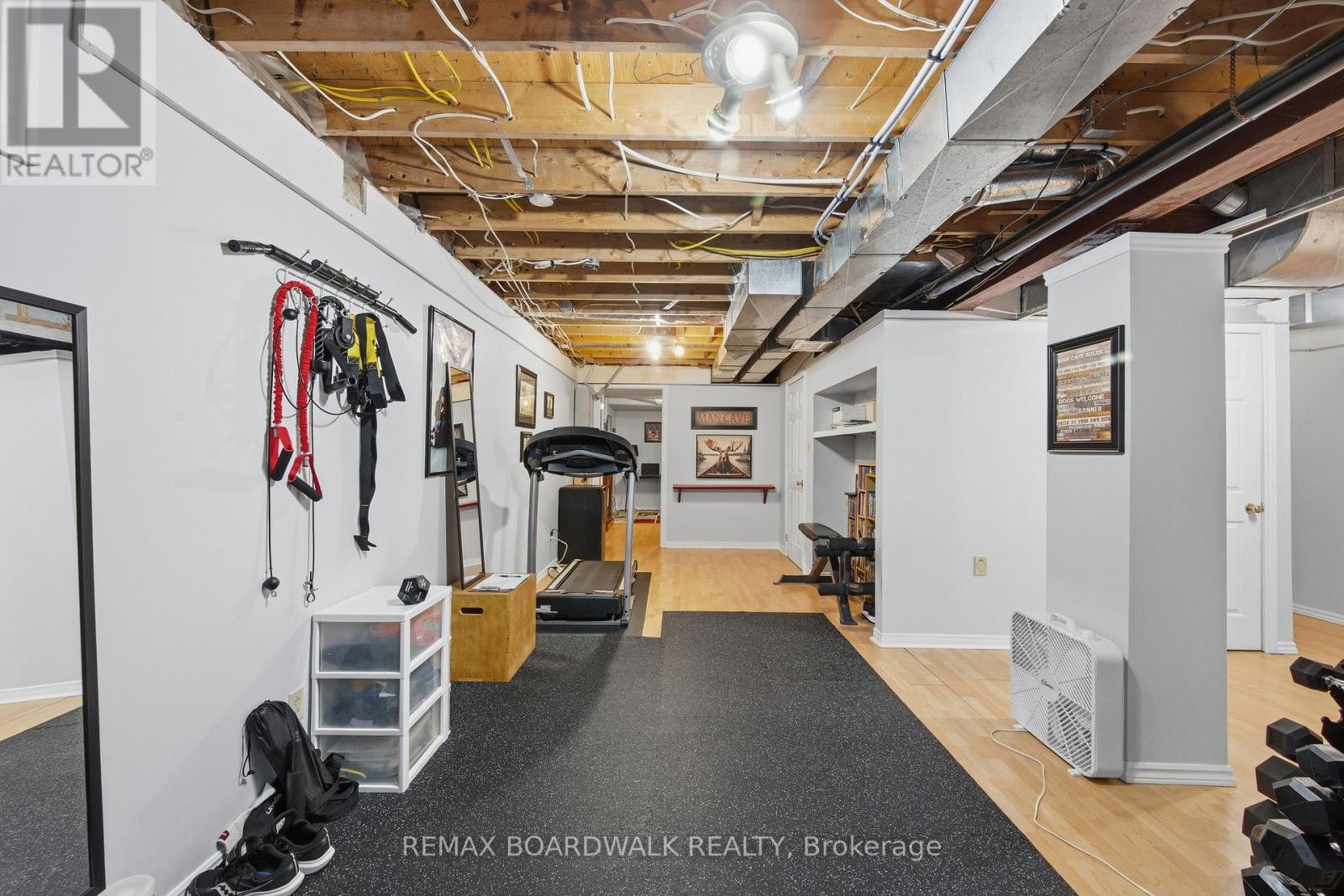 385 BROCK STREET - 45