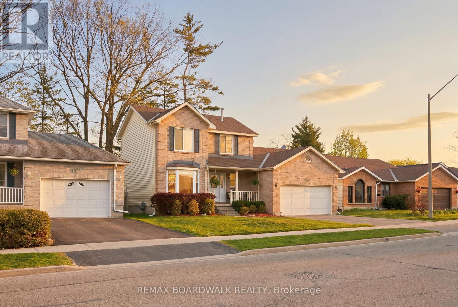 385 BROCK STREET - 5
