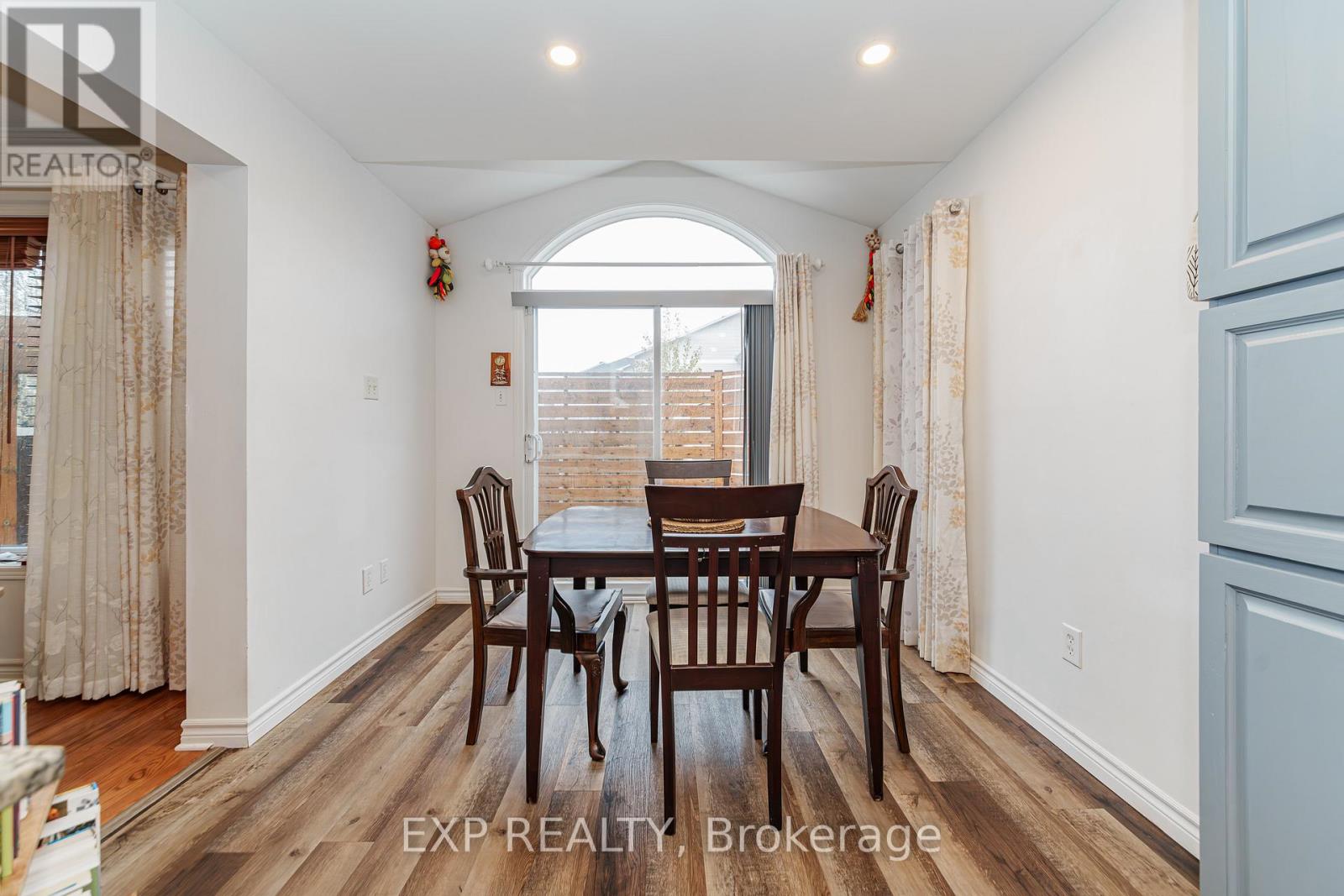 569 AQUAVIEW DRIVE - 11