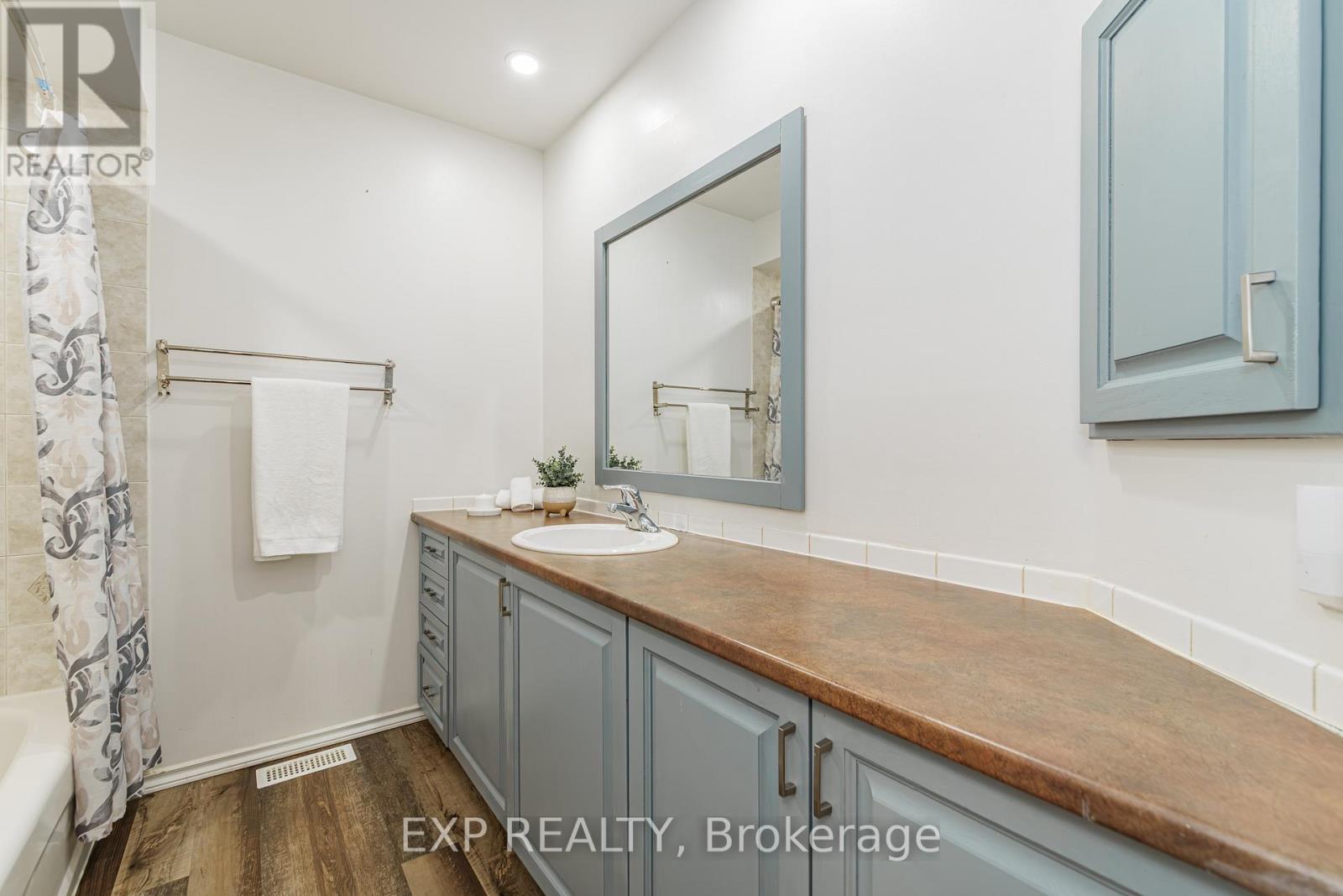 569 AQUAVIEW DRIVE - 26