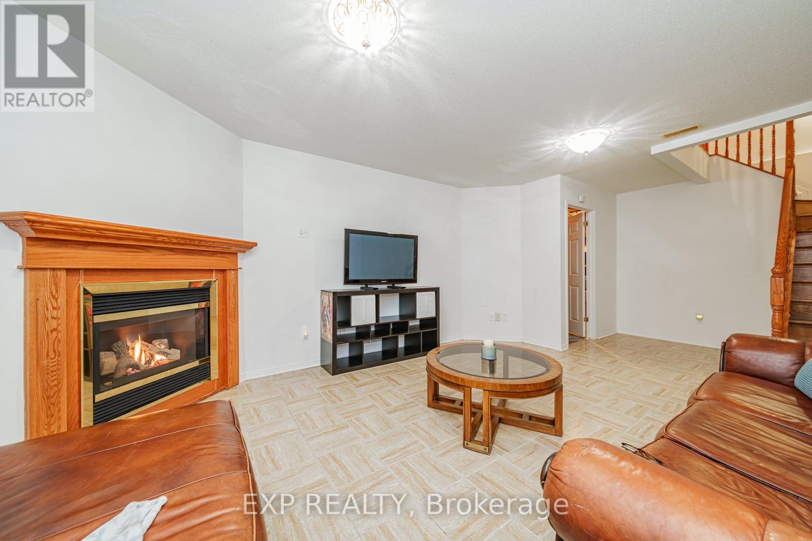 569 AQUAVIEW DRIVE - 33