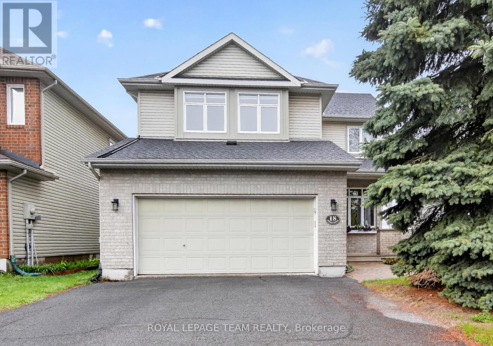 18 RIVERGREEN CRESCENT - 1