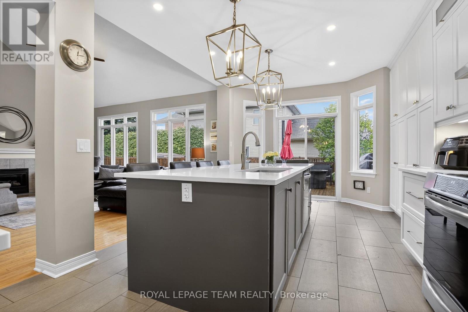 18 RIVERGREEN CRESCENT - 10