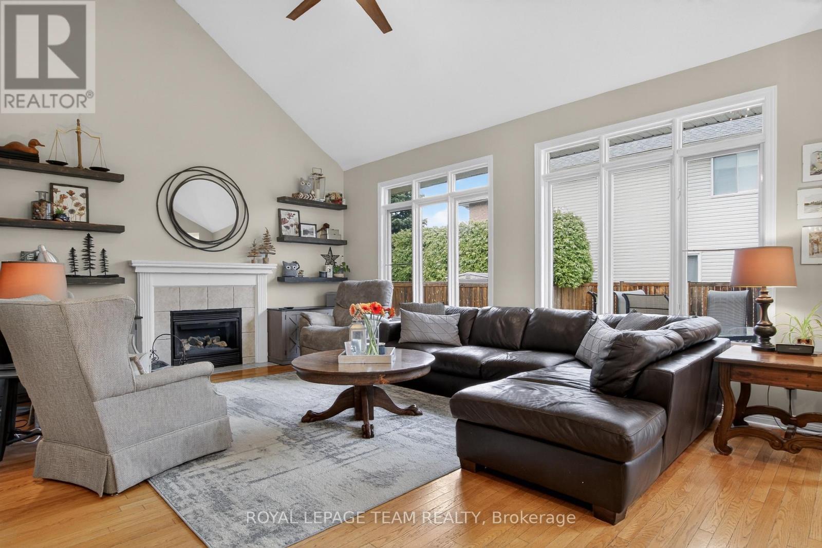 18 RIVERGREEN CRESCENT - 11