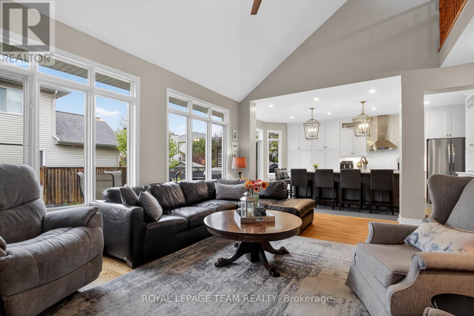 18 RIVERGREEN CRESCENT - 12