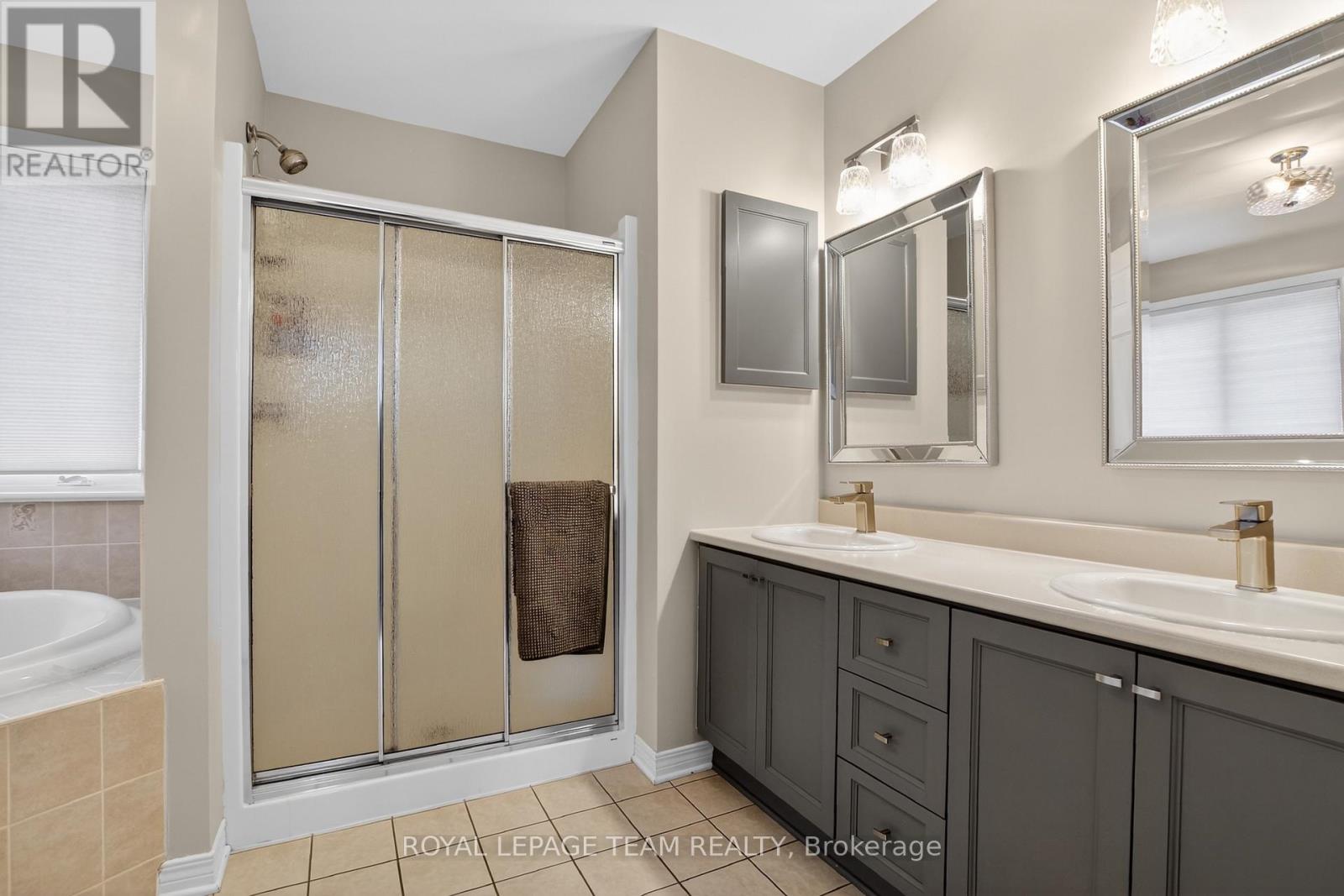 18 RIVERGREEN CRESCENT - 17