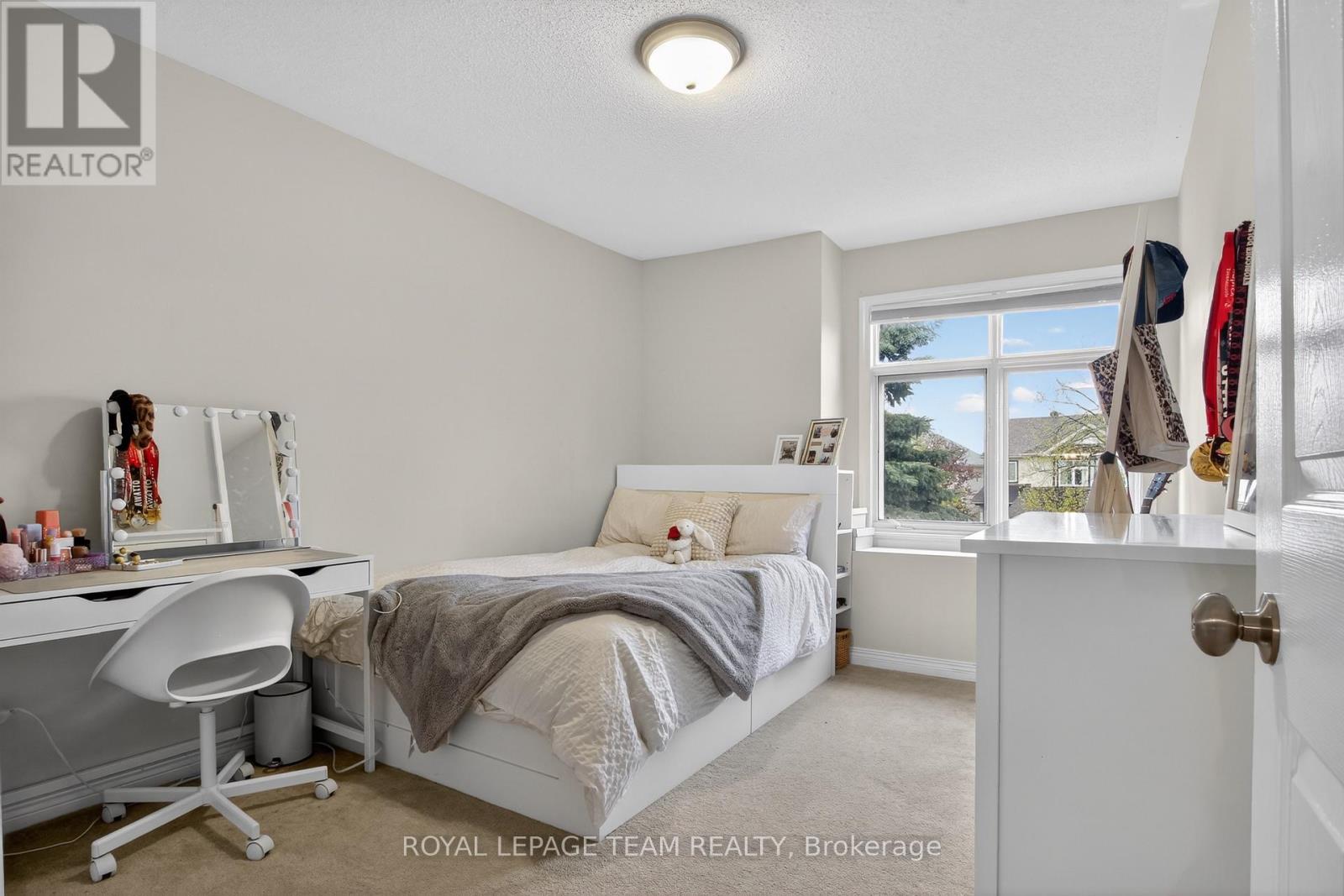 18 RIVERGREEN CRESCENT - 20