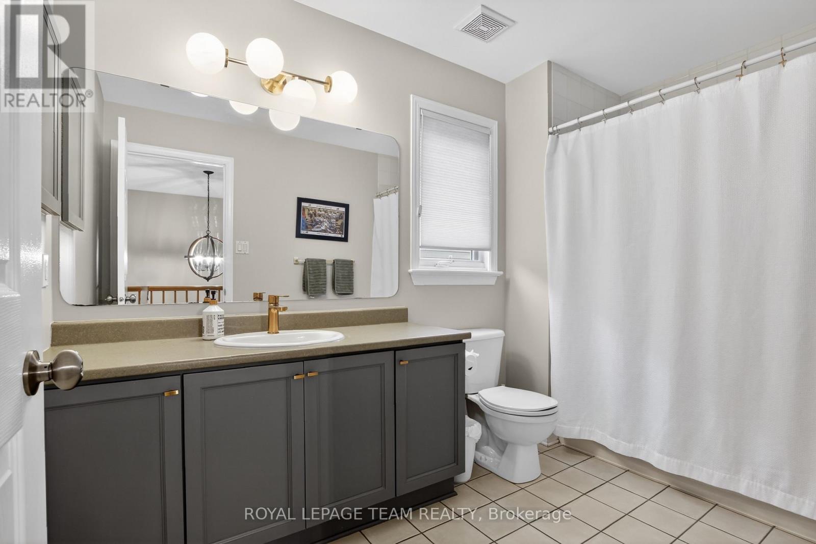 18 RIVERGREEN CRESCENT - 21