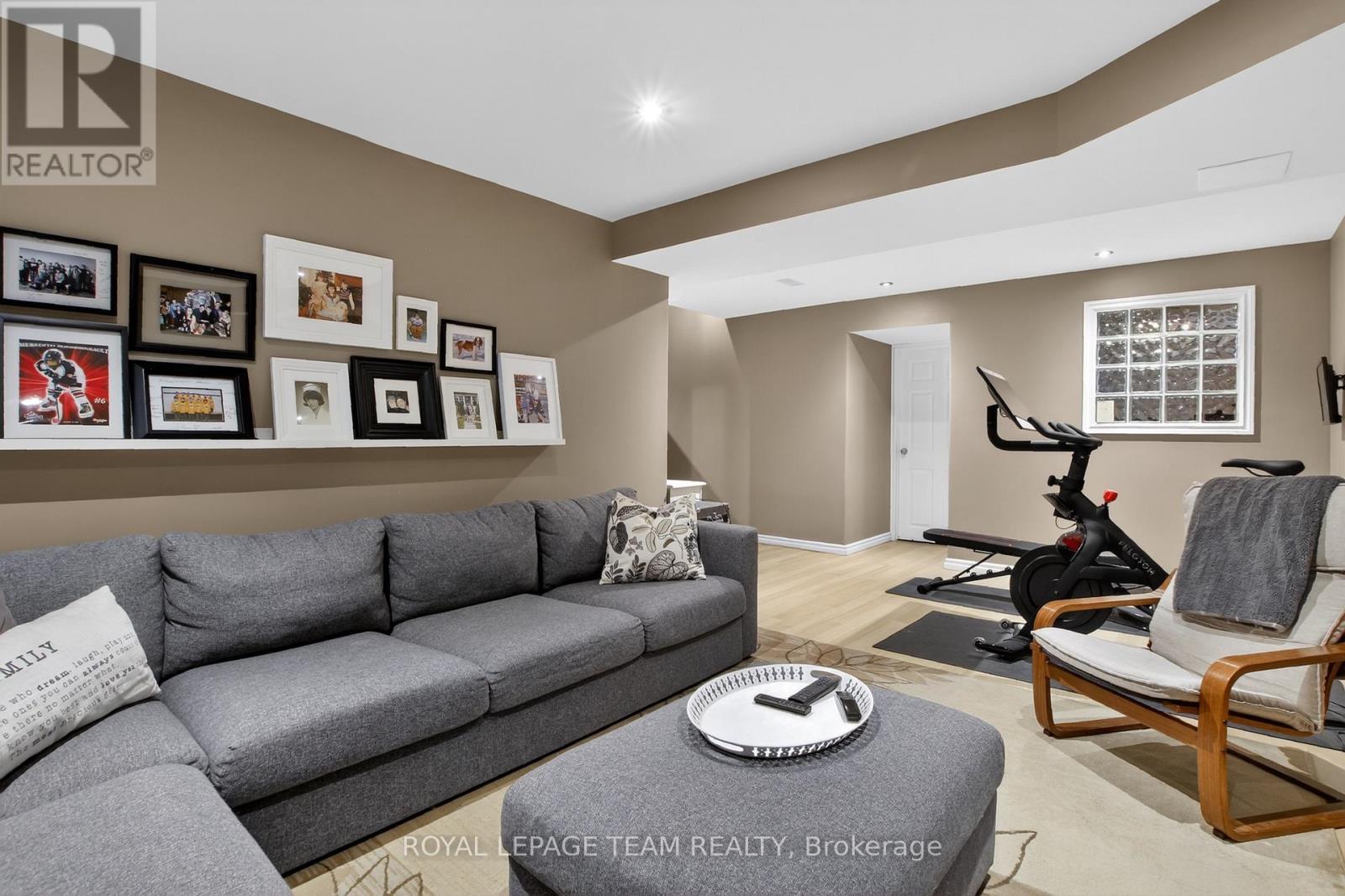 18 RIVERGREEN CRESCENT - 23
