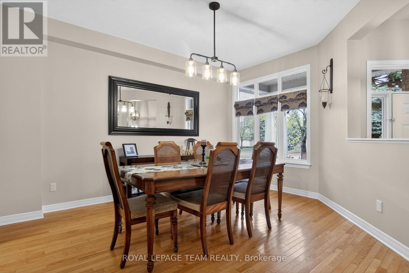 18 RIVERGREEN CRESCENT - 4