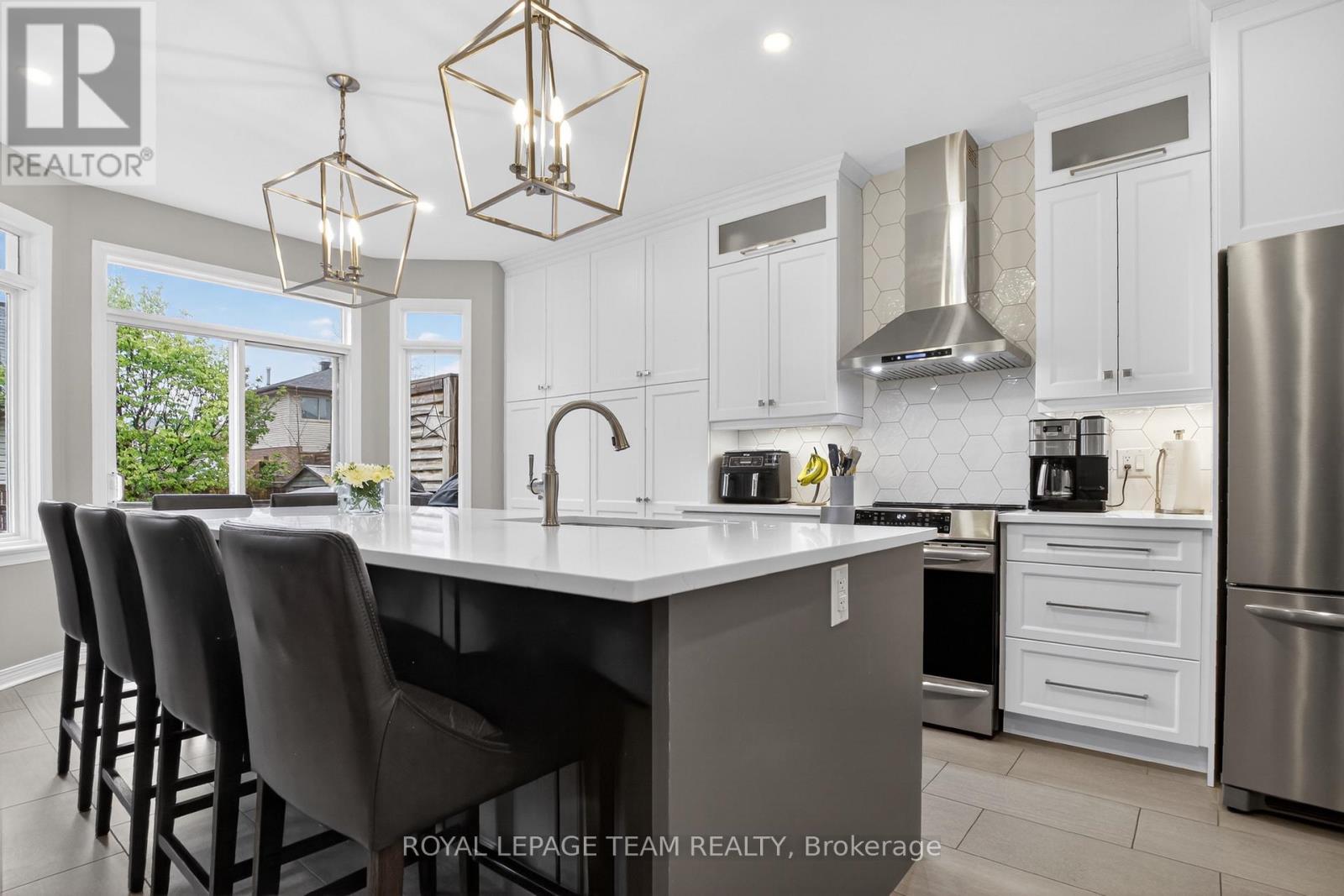 18 RIVERGREEN CRESCENT - 7