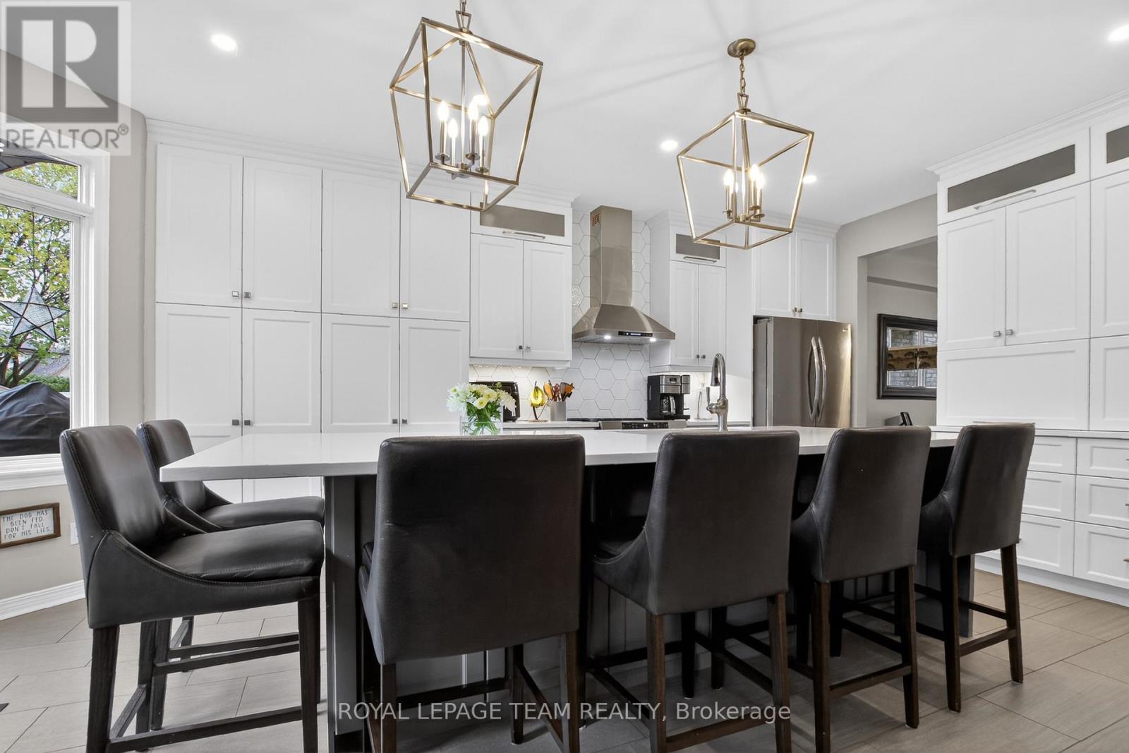 18 RIVERGREEN CRESCENT - 8