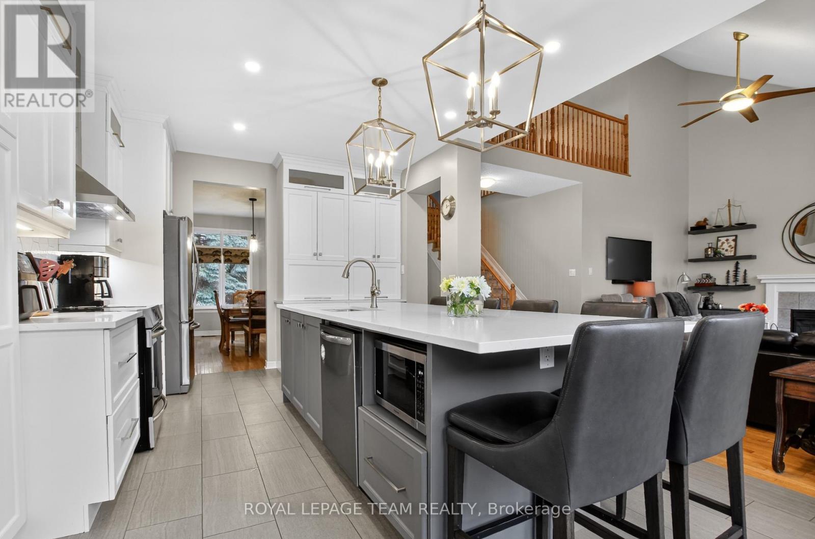 18 RIVERGREEN CRESCENT - 9