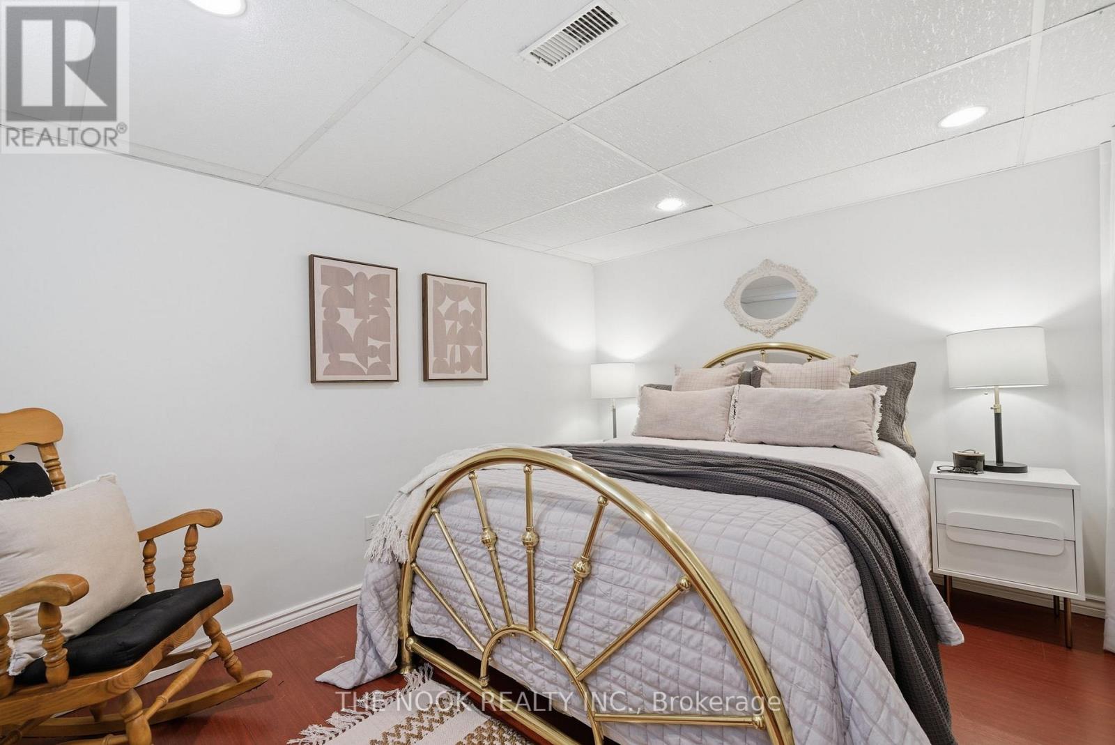7 BROCKLESBY CRESCENT - 25