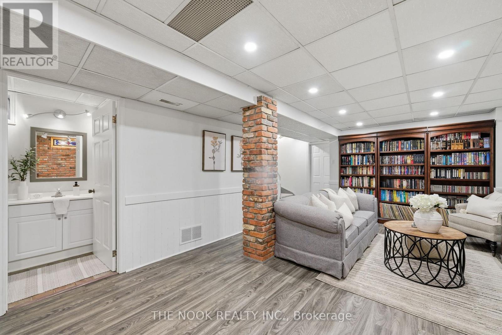 7 BROCKLESBY CRESCENT - 30