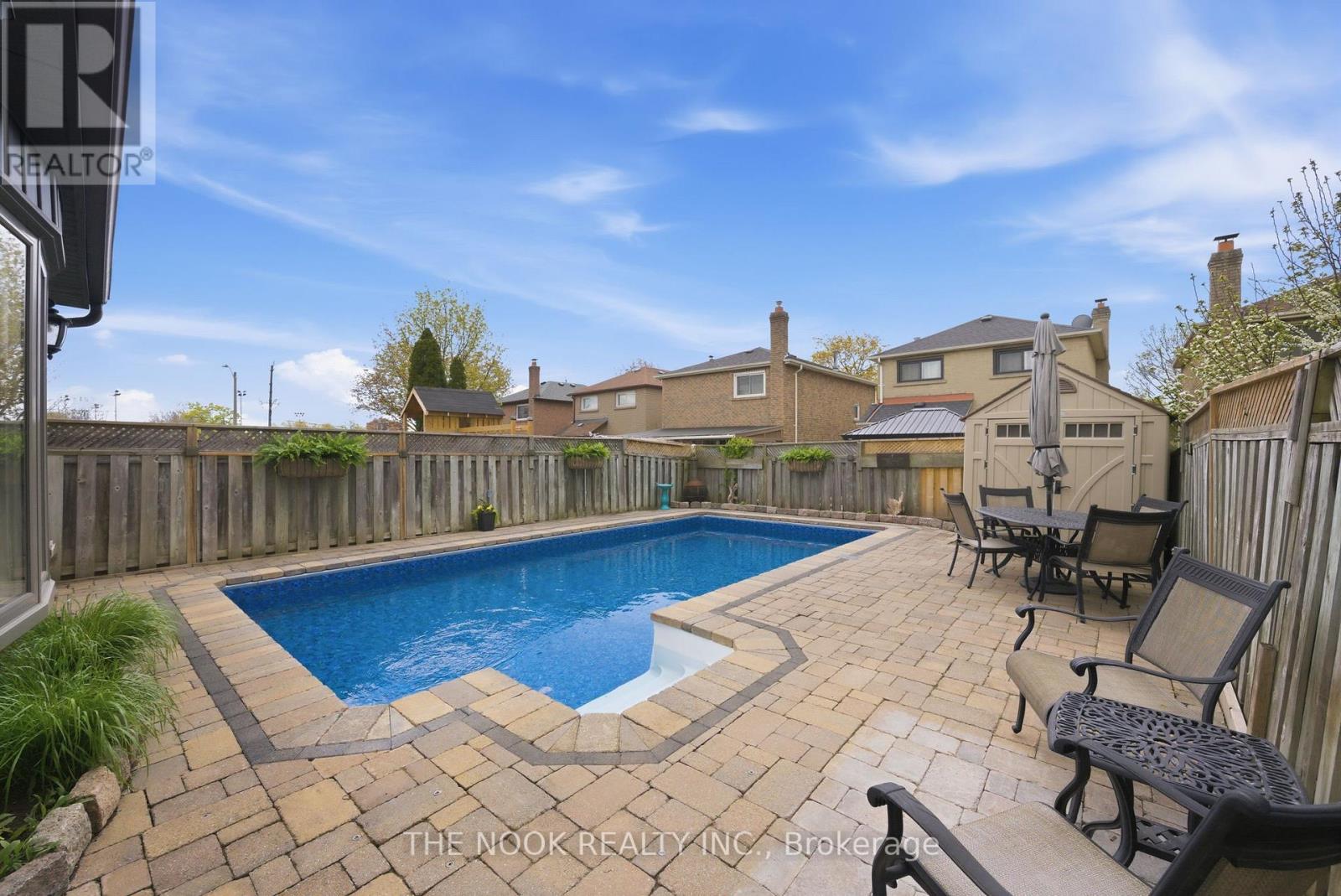 7 BROCKLESBY CRESCENT - 32
