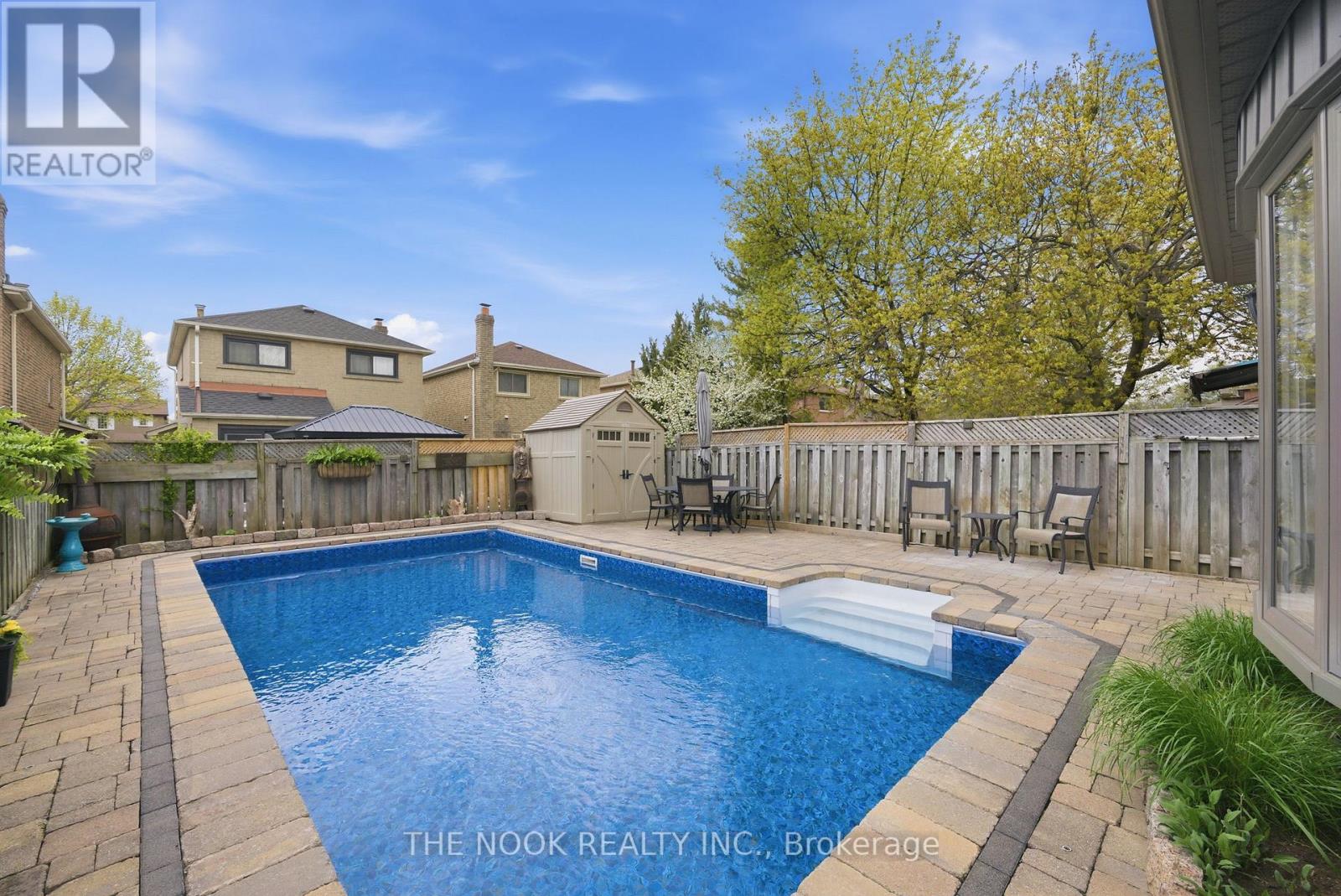 7 BROCKLESBY CRESCENT - 33