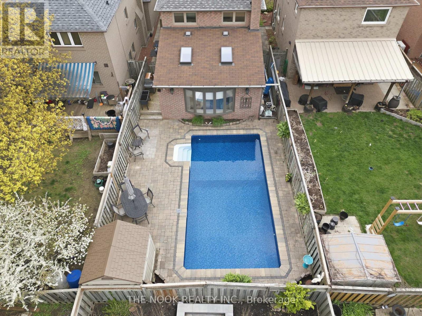 7 BROCKLESBY CRESCENT - 36